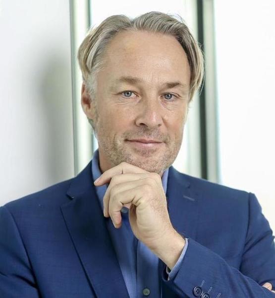 60105 christian j portrait 01