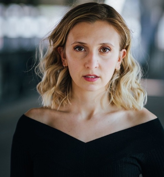 77390 portrait polina deyen